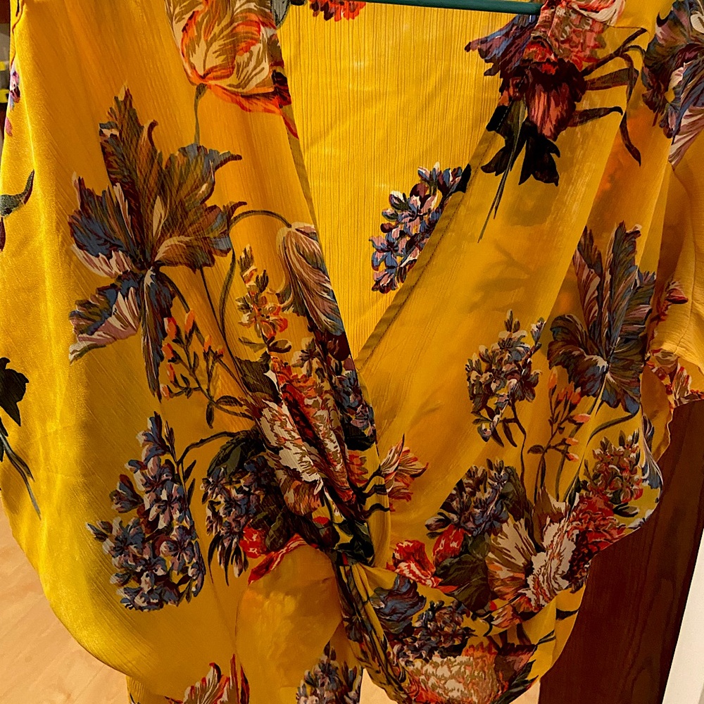 Umgee silky twist floral top